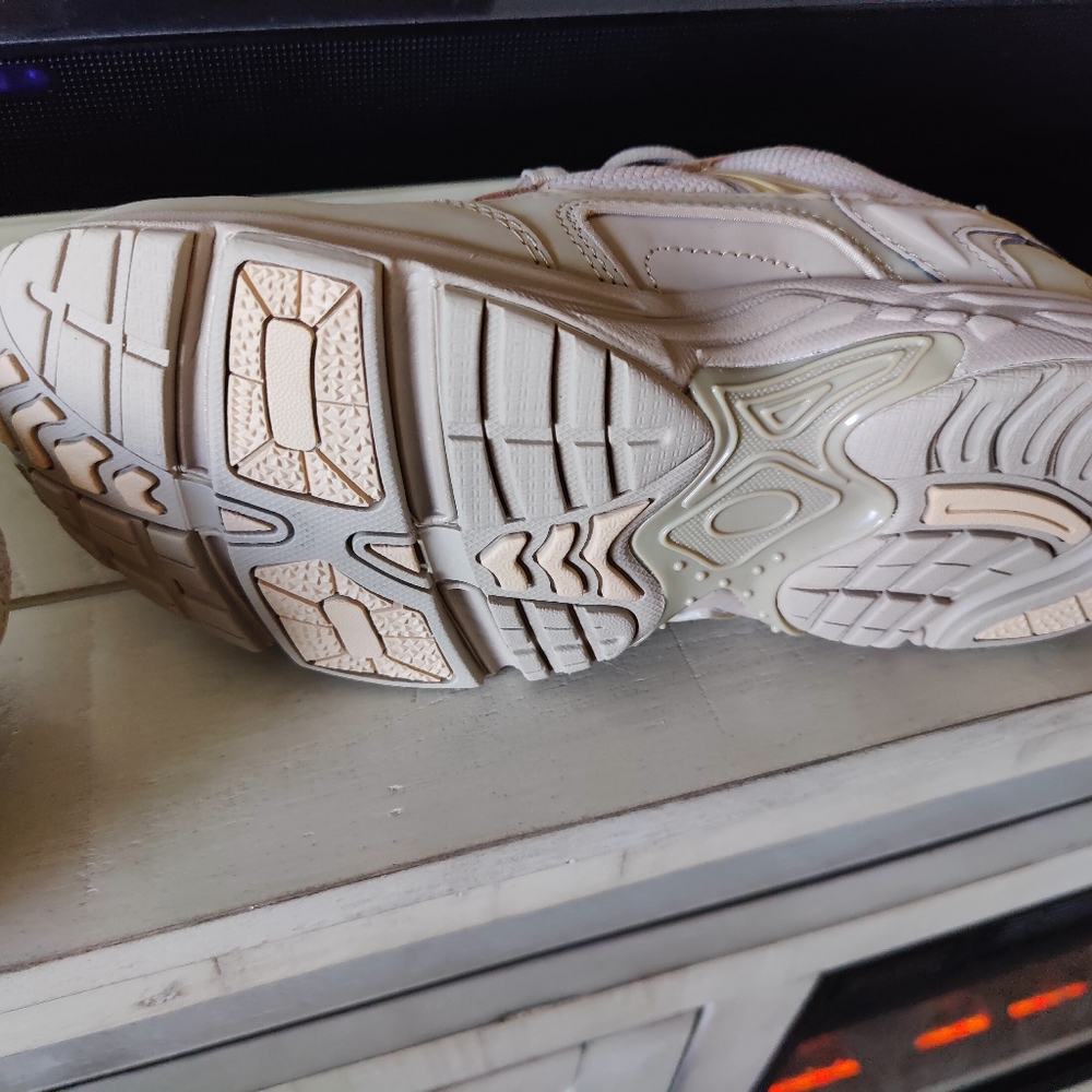 Bionic sneakers - Picture 4 of 6